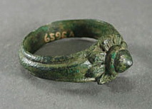 Red List protects Cambodian antiquities - Bronze ring.