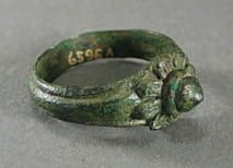 Red List protects Cambodian antiquities - Bronze ring.