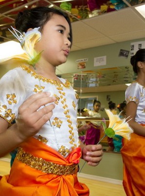 Cambodian Culture on WHYY TV: Children learn the art of Khmer Classical Dance through the Cambodian Association of Greater Philadelphia dance project.