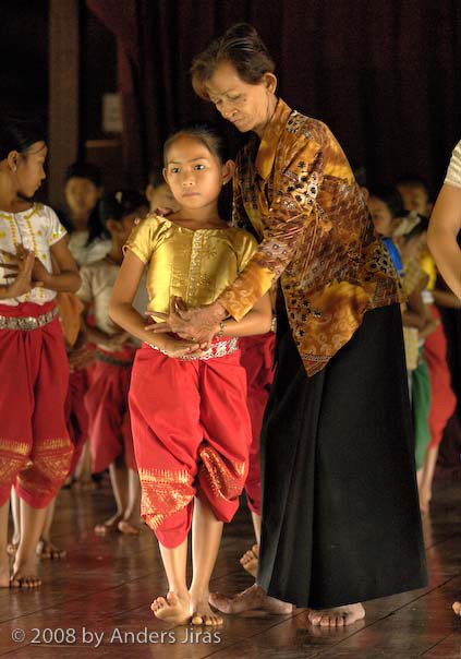 Traditional Cambodian Dance Again Flourishing in Asian Kingdom