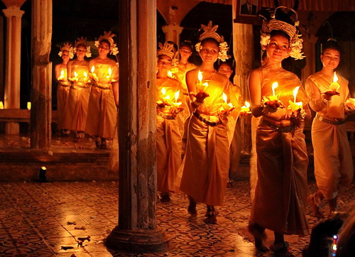 NKFC dancers performing Cambodian dance at Wat Bo. Photo: Claire Byrne/Phnom Penh Post