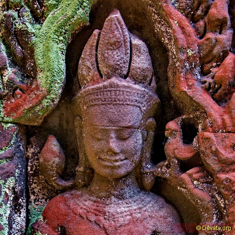 Preah Khan Khmer temple - Devata goddesses of the shadows.