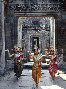 Minnesota Native Documents Cambodian Dance in Earth in Flower