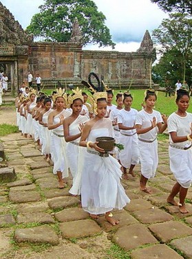 The troupe of Nginn Karet Foundation (NKFC) dancers gathered at Preah Vihear to perform a Cambodian dance of peace.