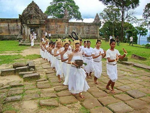 The troupe of Nginn Karet Foundation (NKFC) dancers gathered at Preah Vihear to perform a Cambodian dance of peace.