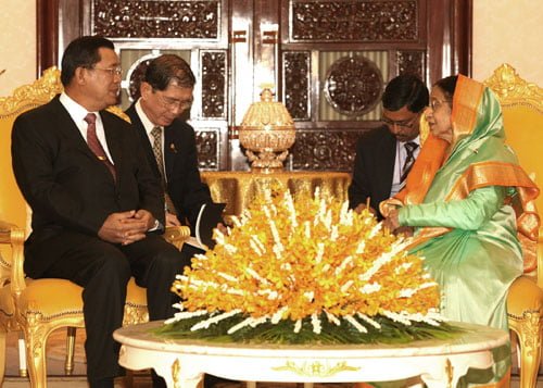06-India-and-Cambodia-President-of-India-with-HE-Hun-Sen Samdech Akka Moha Sena Padei Techo Hum Sen, Prime Minister of Kingdom of Cambodia called on The President of India Smt. Pratibha Devisingh Patil, at Royal Palace during this important reunion of India and Cambodia.