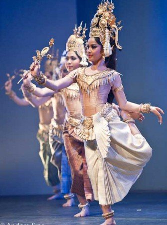 Apsara Dance. From Apsara Mera, 26 October 2010​, Chaktomuk Conference Hall. © 2010 Anders Jirås.