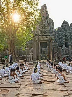 NKFC Boung Soung at Bayon temple, Angkor - Photo © Anders Jiras