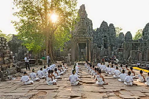 01-Bayon-NKFC NKFC Boung Soung at Bayon temple, Angkor - Photo © Anders Jiras