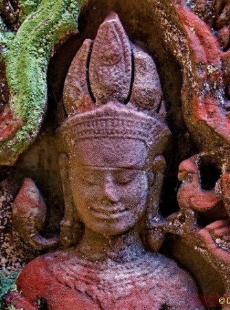 Preah Khan Khmer temple - Devata goddesses of the shadows.